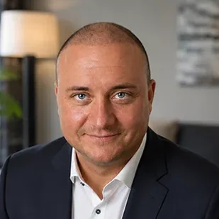Porträt von Oliver Misch, Geschäftsführer der medienplus GmbH